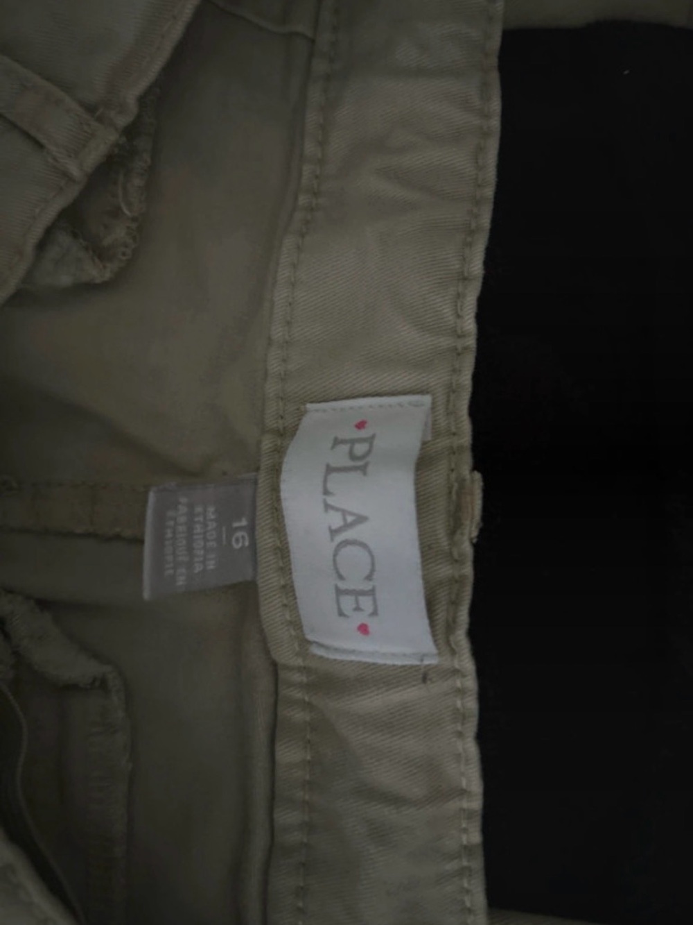 Place pants in Khaki